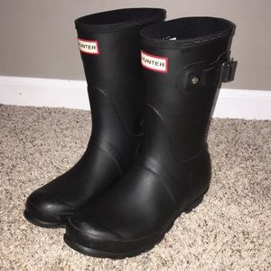 Black hunter boots